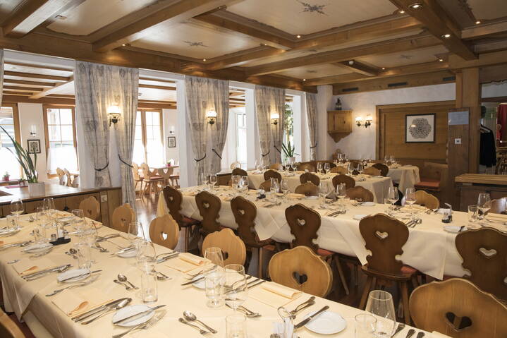 Speisesaal Sporthotel Victoria Gstaad Speisesaal Sporthotel Victoria Gstaad